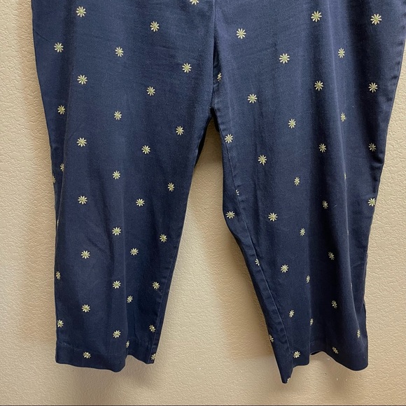 🛍️3/$15🛍️ JM COLLECTION Embroidered Crop Pants size 18 Navy Blue - Picture 3 of 11